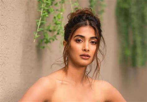 pooja hegde nude scenes|POOJA HEGDE Nude